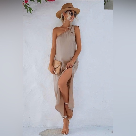 ONE SHOULDER RIBBON MAXI DRESS - Picture 3 of 4